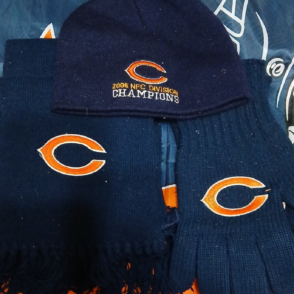 Chicago Bears Hat, Scarf, and Gloves Set